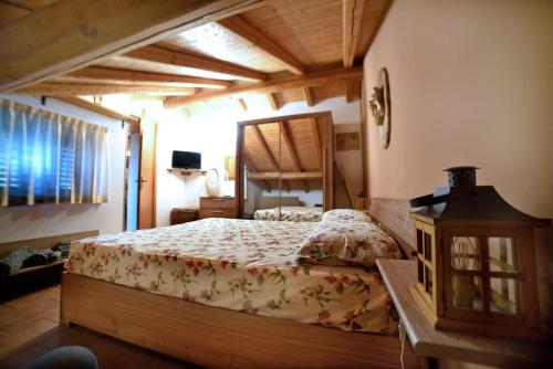 Postel nebo postele na pokoji v ubytování Cocò House, mansarda vista mare