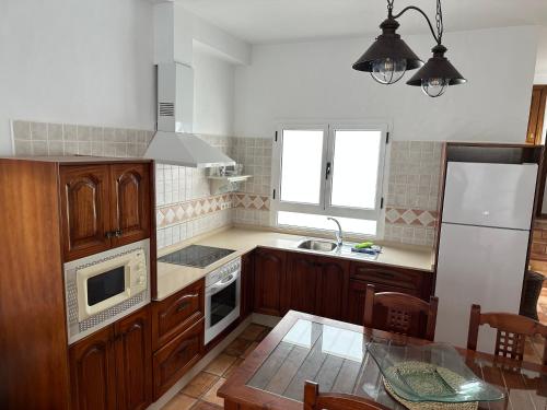 A kitchen or kitchenette at Isabel2
