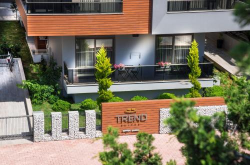 Το κτήριο όπου στεγάζεται  το ξενοδοχείο διαμερισμάτων