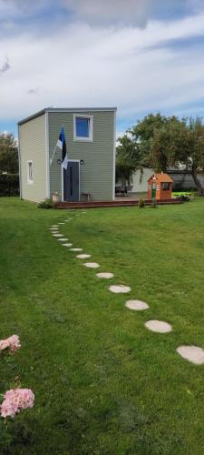 Un jardín fuera de Fully equipped new tiny-house
