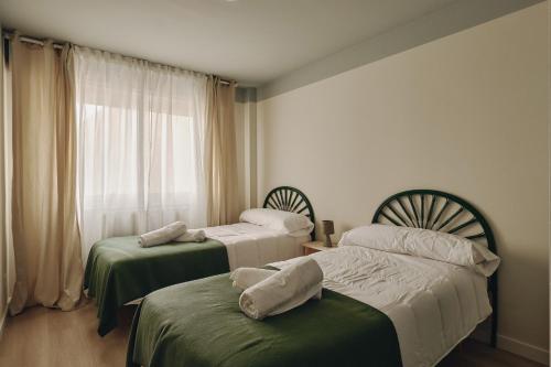 En eller flere senge i et værelse på Apartamentos Atlantis