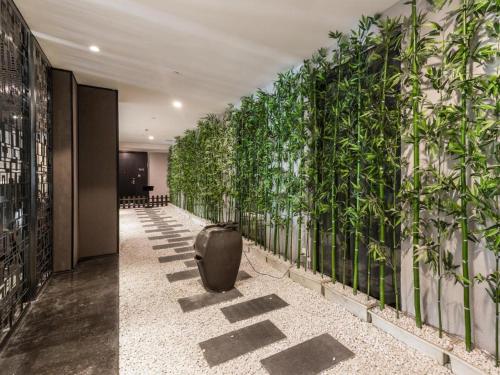 a hallway with a wall of plants at H Life Hotel Nanshan Branch in Shenzhen