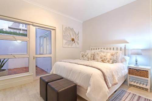 Gallery image of Camps Bay Beach Apartment in Cape Town