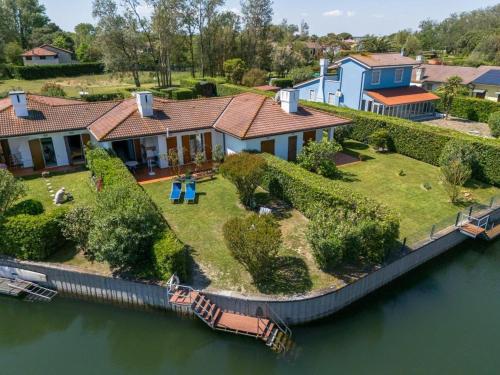 an aerial view of a house on the water at Margareta in Caleri