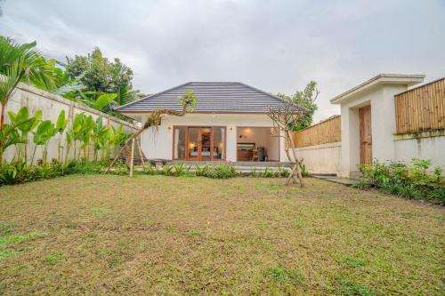 a house with a yard in front of it at Arca Jungle View Luxury Villa Ubud in Ubud