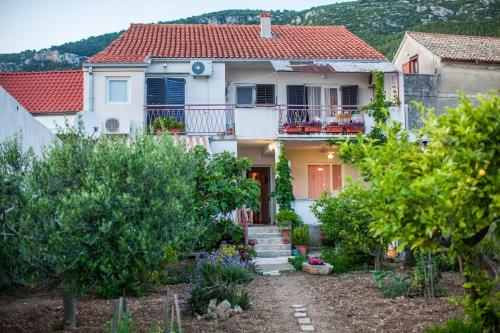 Garden Apartments – Photos 5