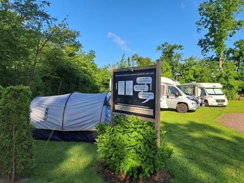 Taman di luar Camping de Zandhorst, Pipowagen Sunseeker