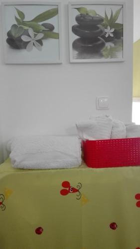 a bedroom with a bed with flowers on it at Lisbon Coast Flat in Quinta de Santo António