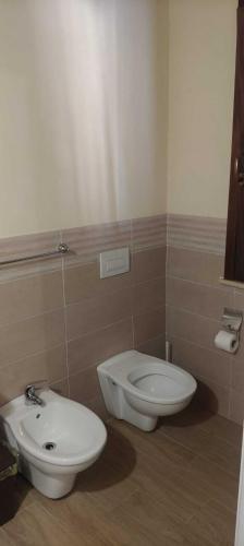 a bathroom with a toilet and a bidet at Bluiaia case vacanze tropea in Caria