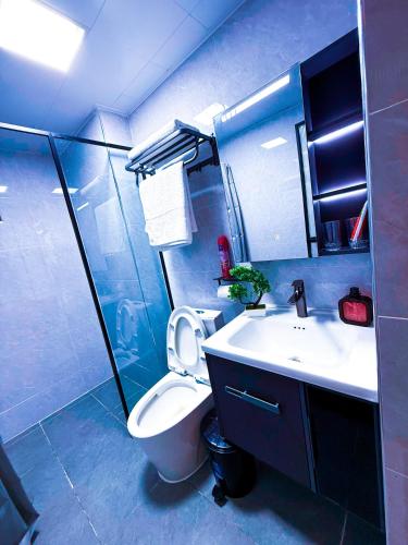 Un baño de The Red Mirage --- Rooftop Pool, Gym, Games room, Netflix 2BD & SQ