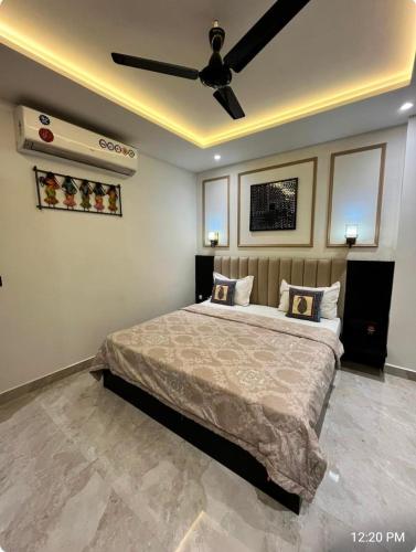 a bedroom with a large bed with a ceiling fan at Khas Mahal Homestay in Agra