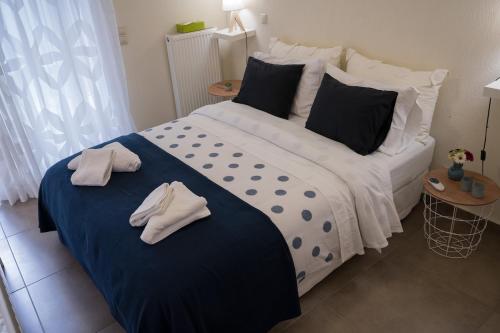 Mirella's Little Lounge by Home Sweet Home