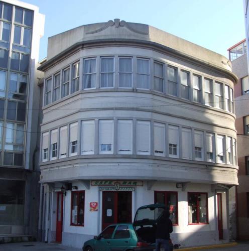 a building with a car parked in front of it at Character home in a scenic location in Cayón