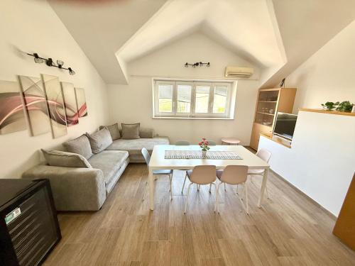 Sea Breeze Apartment Bol