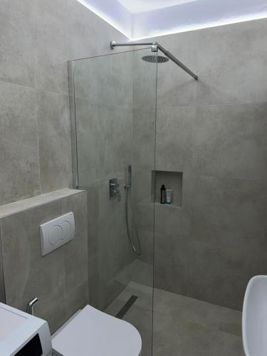 Ένα μπάνιο στο MM Apartments