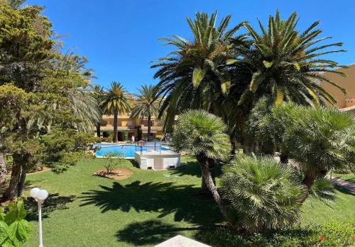 Apto. en Urbanización Albatros con salida a playa