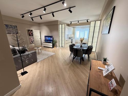 Three Bedroom Apartment in the Center with Balcony