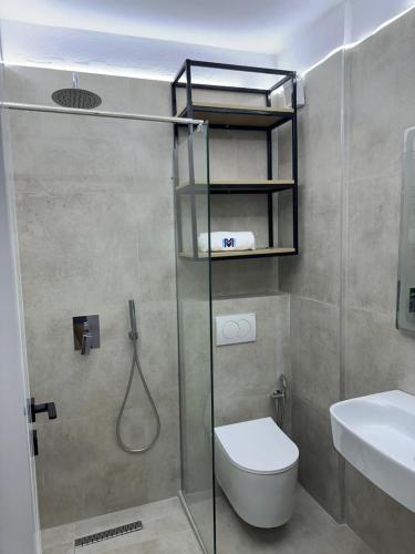 Ένα μπάνιο στο MM Apartments