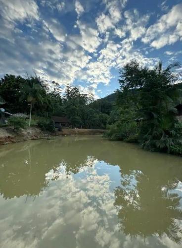 a body of water with clouds in the sky at Espaço para Hóspedes LieblingsEcke in Pomerode