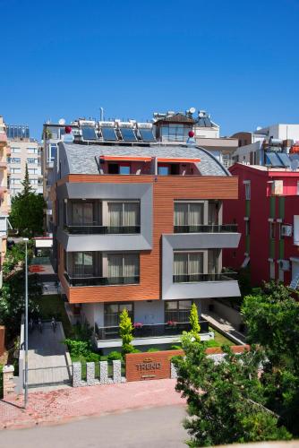 Το κτήριο όπου στεγάζεται  το ξενοδοχείο διαμερισμάτων