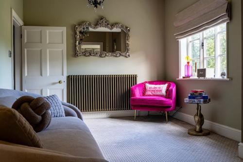 Ruang duduk di Prospect House - Luxury Georgian Stay with Hot Tub