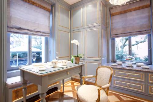 Entire Villa Imperial in Central Zurich