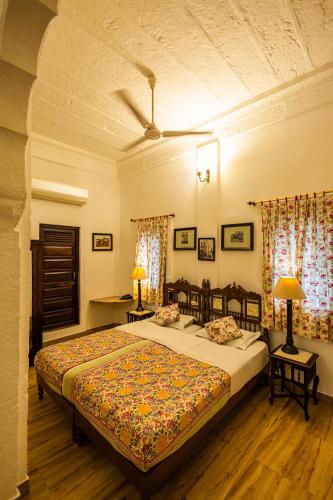 Ένα ή περισσότερα κρεβάτια σε δωμάτιο στο Haveli Inn Pal