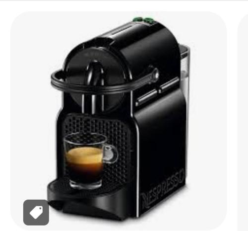 - une cafetière noire avec une tasse de café dans l'établissement Maison calme et paisible, à Châteauneuf-les-Bains