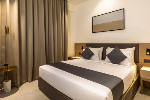Postel nebo postele na pokoji v ubytování Hotel Starlight by Avana, 400m from US Consulate Hyderabad