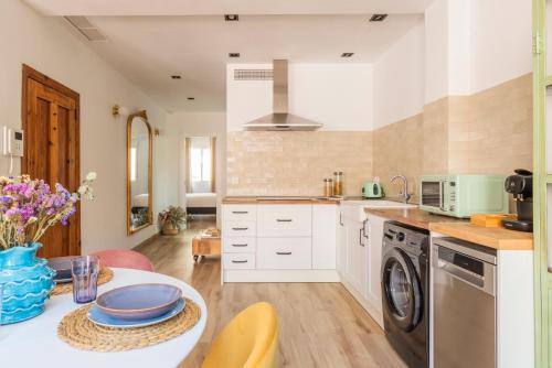 Luxury new apartment 10 min walk to the beach, Late Checkout