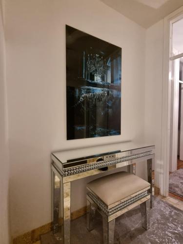 Blue Rose Two Bedroom Apartment with Balcony and Free Parking near Old Town