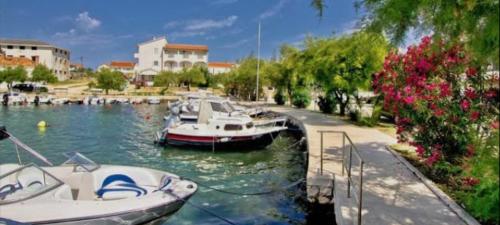 Θέα στο ποτάμι κοντά σε αυτό το διαμέρισμα