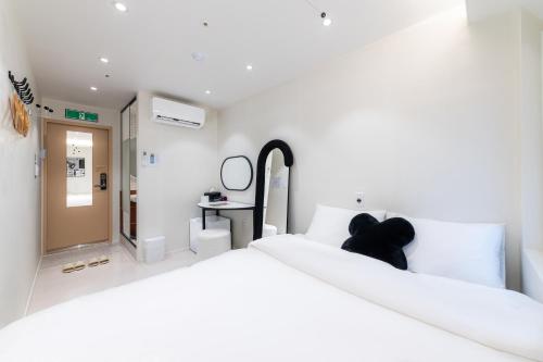 Ένα ή περισσότερα κρεβάτια σε δωμάτιο στο Slowon Hostel 슬로우온 호스텔 홍대