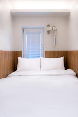 Ένα ή περισσότερα κρεβάτια σε δωμάτιο στο Slowon Hostel 슬로우온 호스텔 홍대