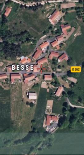 an aerial view of a house with the word please at Maison charmante à Saint-Romain, animaux acceptés. in Saint-Romain