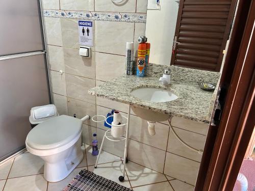 a small bathroom with a toilet and a sink at Zizi Home Vibes in Chapada dos Guimarães