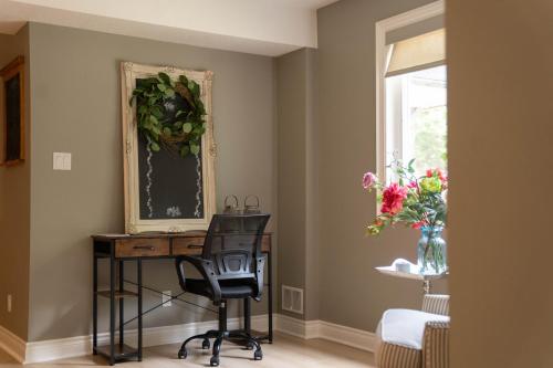 Galeriebild der Unterkunft Cozy Private Suite with Year-Round Hot Tub in Elora