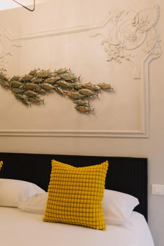 a yellow pillow sitting on top of a bed at Dimore di Mare in Arenzano