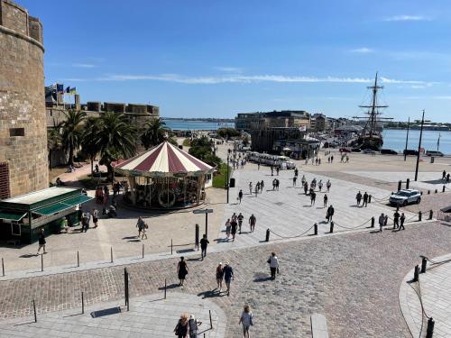 STUDIO 3 Mn de la PLAGE Terrasse Vélos Proche de la ville fortifiée
