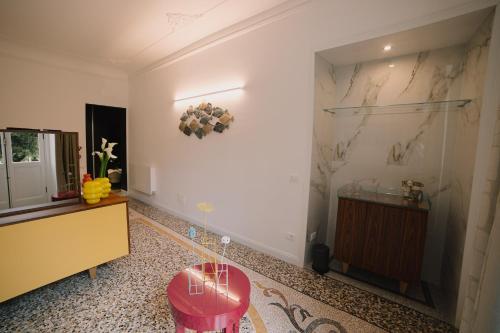 a living room with a counter and a marble wall at Dimore di Mare in Arenzano