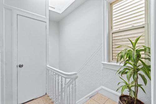 Φωτογραφία από το άλμπουμ του City Vibes Easy Access to NYC & Dinning Walks σε Guttenberg