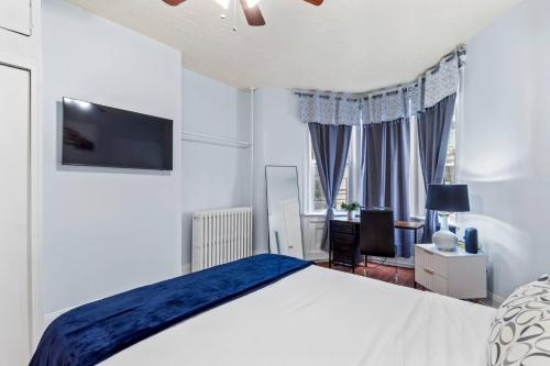 Ένα ή περισσότερα κρεβάτια σε δωμάτιο στο City Vibes Easy Access to NYC & Dinning Walks