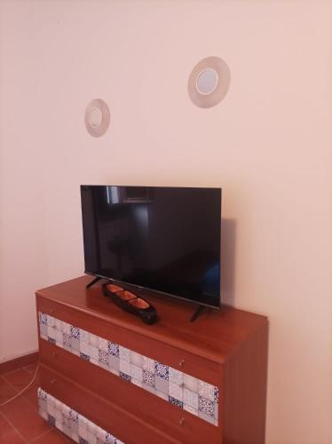 Televisyen dan/atau pusat hiburan di Sospesi nel borgo