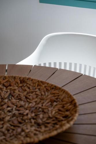 a wooden table with a bowl on top of it at Notte di Mare in Kardiani