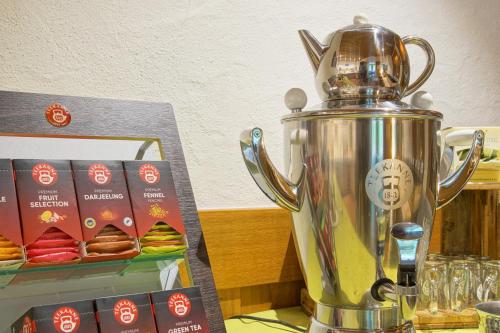 Příslušenství pro přípravu čaje a kávy v ubytování Hotel Waldmann