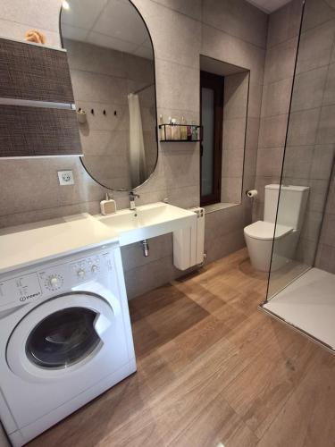 Koupelna v ubytování FANTASTICO - 70m - REFORMADO- VISTAS A LA MONTAÑA - Wifi - Acceso Trastero junto a Parking