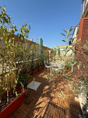 Terrace & 1930s Charm - Vatican Walk