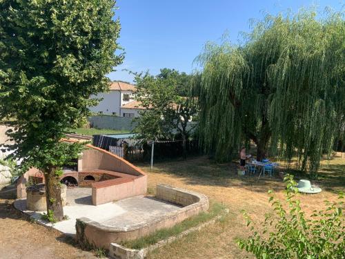 Κήπος έξω από το Gîte la Girondine Nord Estuaire
