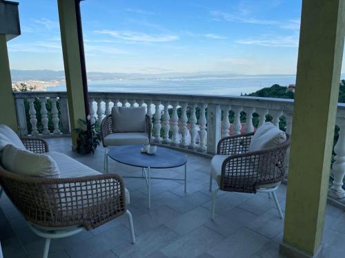 Two-Bedroom Apartment Kolak with Sea View Terrace