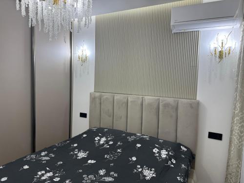 Una cama o camas en una habitación de Apartment in the heart of Batumi